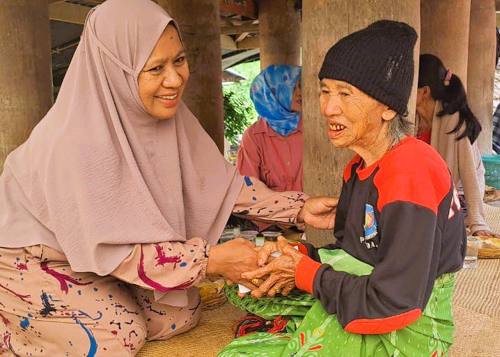Kelompok Pengajian To’kaluku Sambangi Keluarga Korban Bencana Tanah Longsor di Makale Selatan