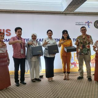 Eva Stevany Rataba Bersama Kemenparekraf RI Gelar Bimtek Bagi Pelaku Kriya Ekraf di Tana Toraja