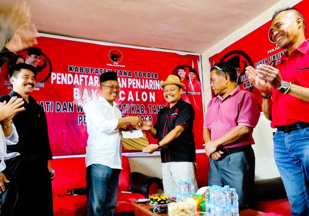 Optimis Maju di Pilkada Tana Toraja, JRM Langsung Daftar di Tiga Parpol 3 Optimis Maju di Pilkada Tana Toraja, JRM Langsung Daftar di Tiga Parpol