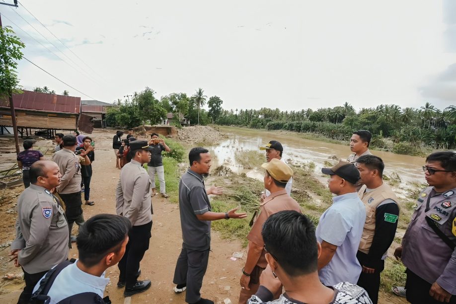 Usai Luwu dan Wajo, Andi Sudirman Sulaiman Salurkan Bantuan di Enrekang dan Sidrap