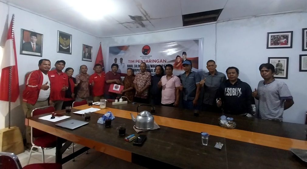 Yusuf Silambi Kembalikan Formulir Bakal Calon Bupati Toraja Utara di PDI Penjuangan dan PAN