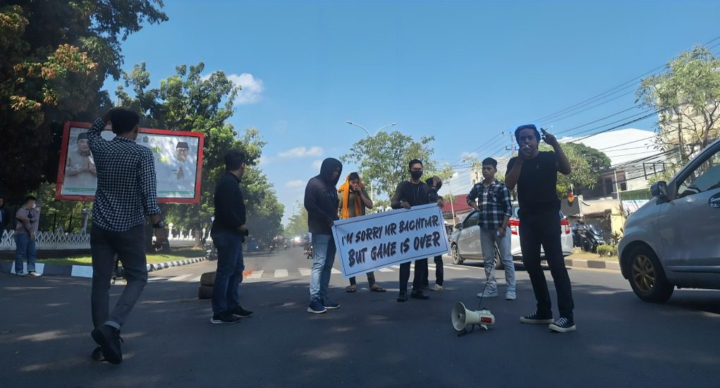Aksi Alisansi Barisan Elemen Aktivis Makassar Buahkan Hasil, Bahtiar Baharuddin Diganti