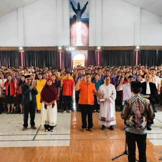 Disela Pelantikan 477 Anggota PPS, KPU Perkenalkan Maskot Pilkada Tana Toraja