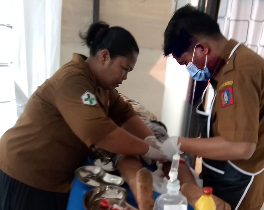 Digigit Monyet, Pria di Malimbong Balepe Dilarikan ke PKM untuk Suntik Rabies