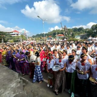Pecahkan Rekor Muri, Tarian Massal Padduppa di Toraja Libatkan 2.220 Pelajar