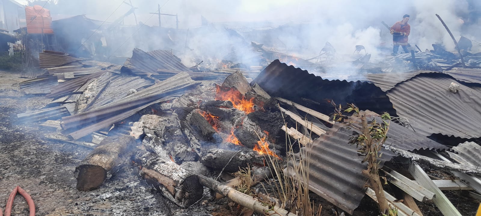 Kebakaran Hebat di Toraja Utara, Empat Rumah dan Uang Ratusan Juta Ludes Dilalap Api