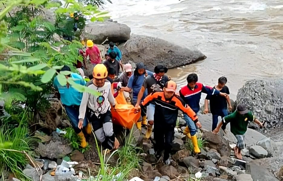 Remaja Tenggelam di Sungai Sa'dan Tana Toraja Ditemukan Meninggal Dunia 2 Remaja Tenggelam di Sungai Sa'dan Tana Toraja Ditemukan Meninggal Dunia