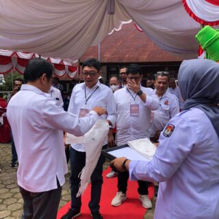 Mendaftar Ke KPU Toraja Utara, Dedy-Andrew Didukung Partai ‘KIM Plus’