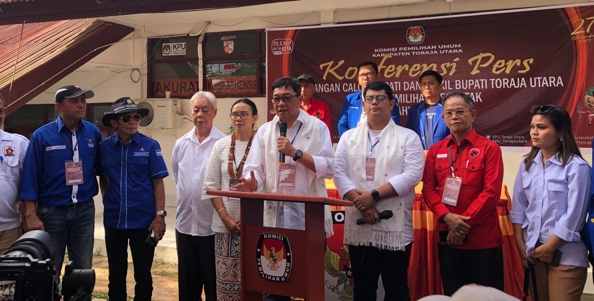 Paslon Dedi-Andrew Resmi Daftar ke KPU Toraja Utara