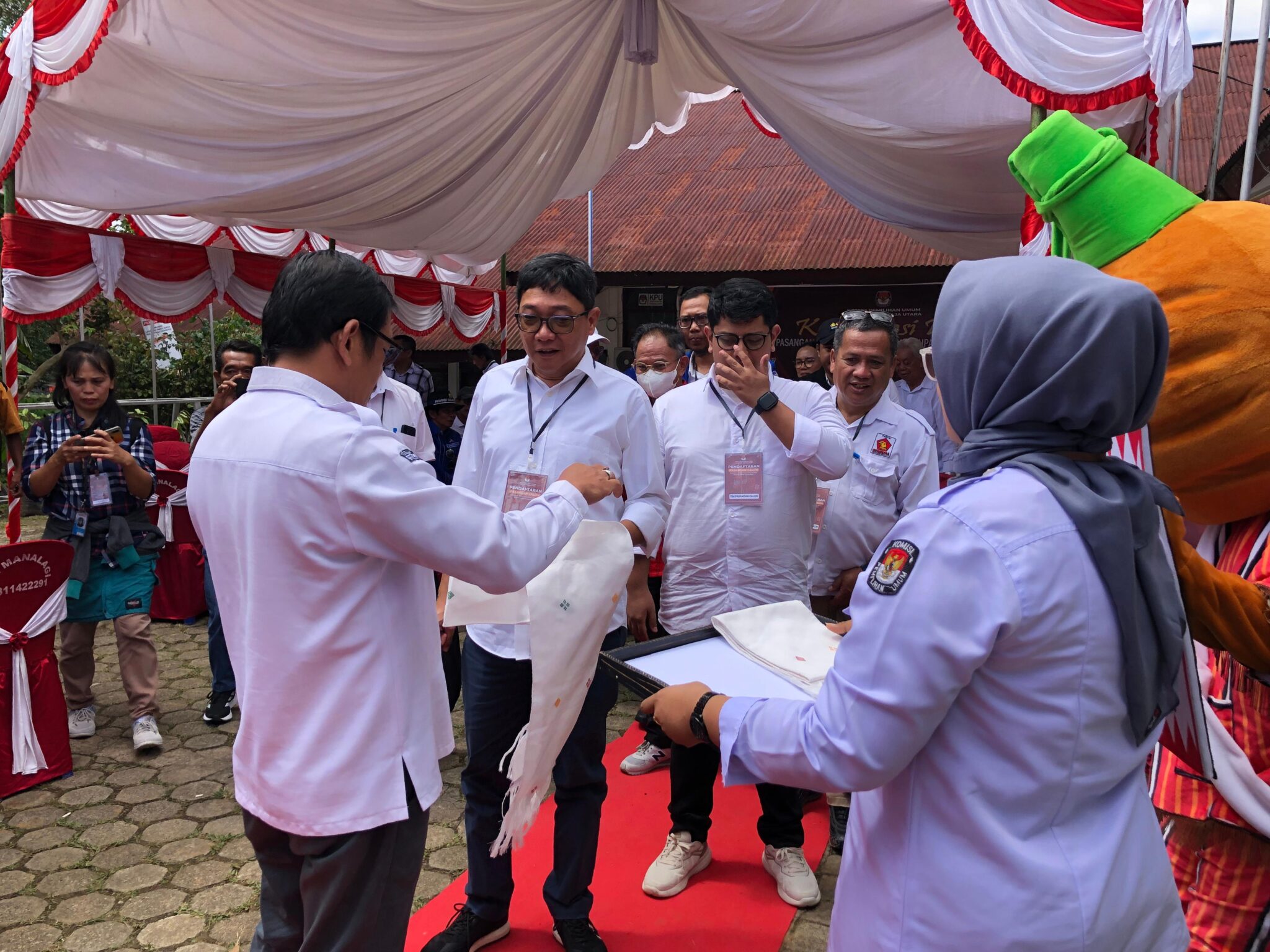 Mendaftar Ke KPU Toraja Utara, Dedy-Andrew Didukung Partai ‘KIM Plus’