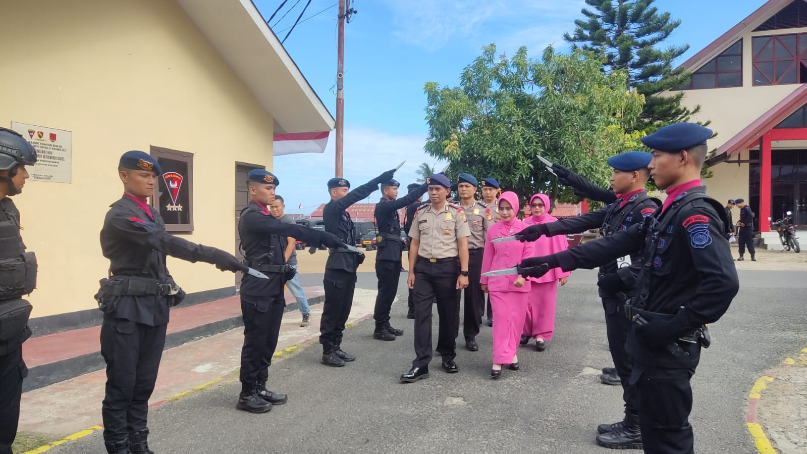 Danyon B Pelopor Satbrimob Polda Sulsel pimpin langsung upacara sangkur Pora