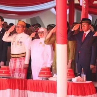 Ada yang Ingin Politisasi: Andi Sudirman Tetap Hormat Saat Pengibaran Bendera Merah Putih