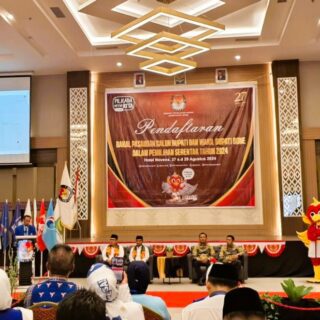 Pasangan Beramal Daftar di KPU Bone Dikawal Ribuan Pendukung dan Tokoh Politik