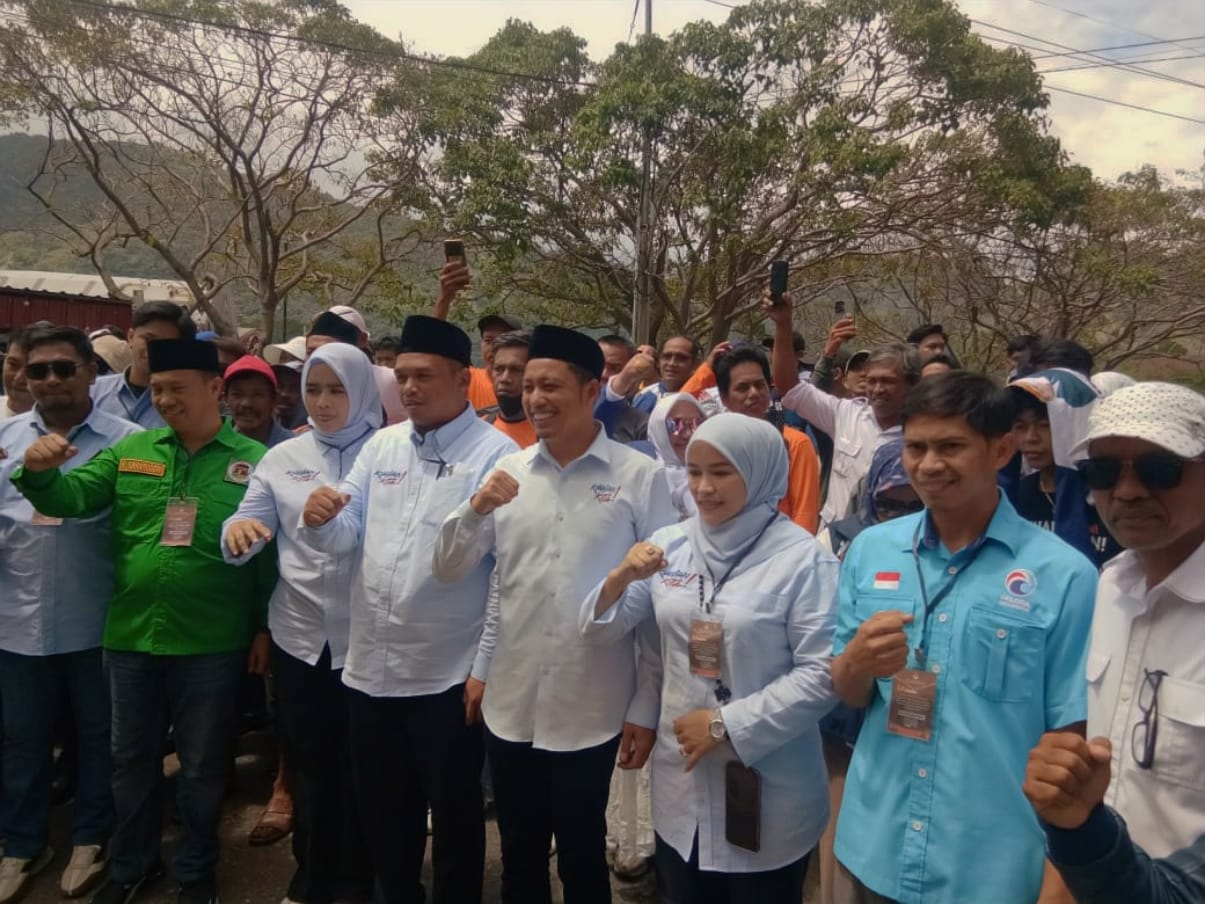 Pasangan ‘Ucu-Iwan’ Resmi Daftar Pilkada Enrekang, Diarak Ribuan Relawan