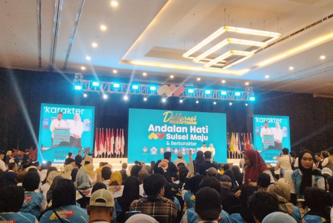 Pasangan “Andalan Hati” Gelar Deklarasi, Ribuan Pendukung Padati Hotel Claro