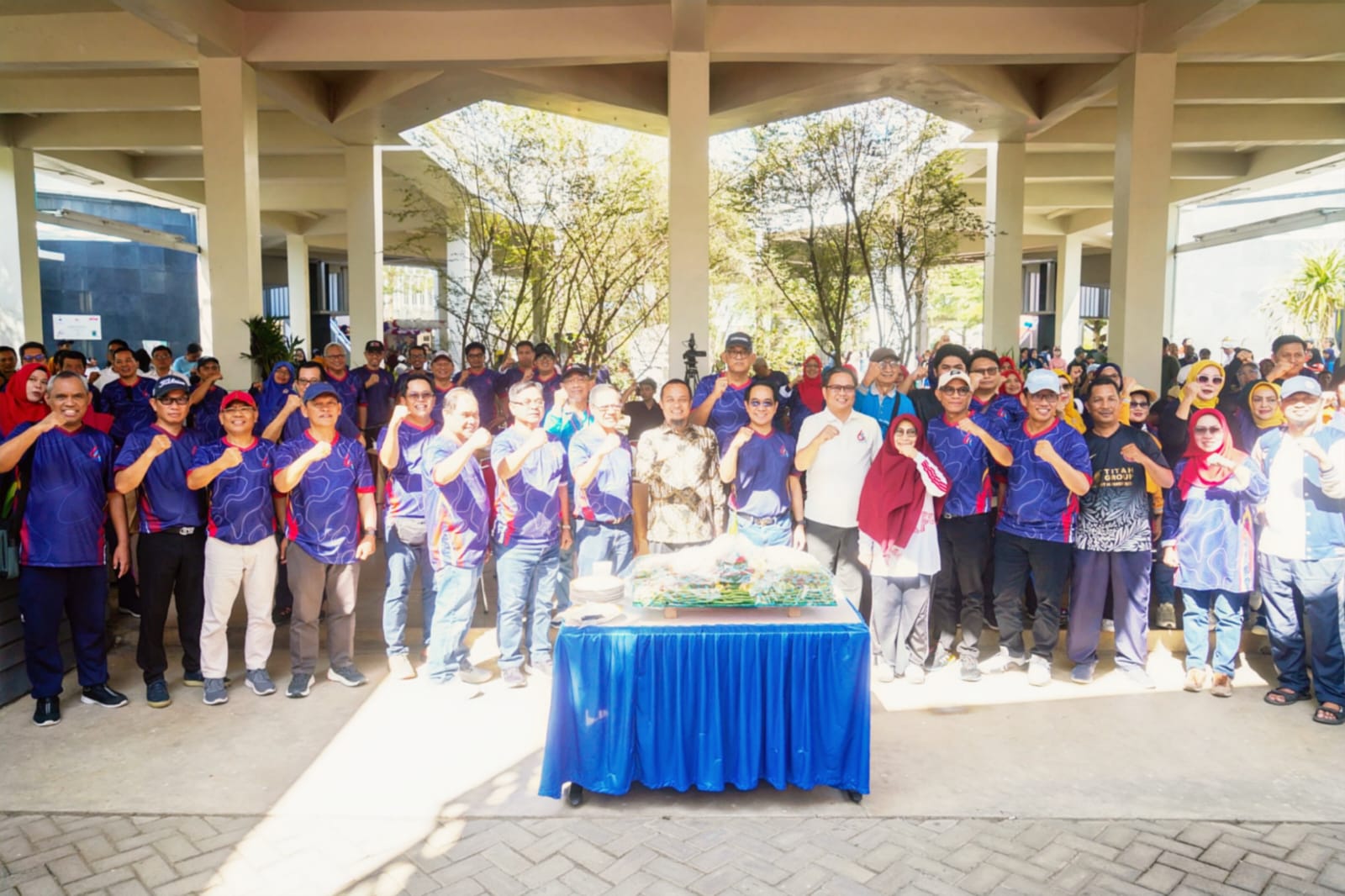 Andi Sudirman Sulaiman Raih Penghargaan Alumni Award dari Fakultas Teknik Unhas