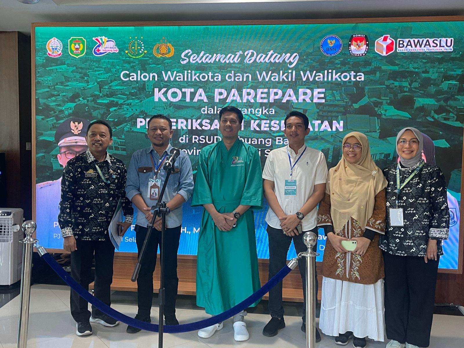 Pasangan Bertagline ‘Parepare HEBAT’ ANH-TQ Jalani Pemeriksaan Kesehatan 1 Pasangan Bertagline ‘Parepare HEBAT’ ANH-TQ Jalani Pemeriksaan Kesehatan