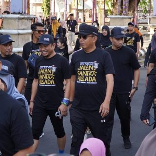 Pj Wali Kota Parepare Lepas Ribuan Peserta dalam Jalan Santai Pilkada Damai