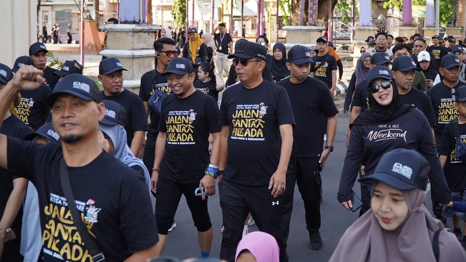Pj Wali Kota Parepare Lepas Ribuan Peserta dalam Jalan Santai Pilkada Damai