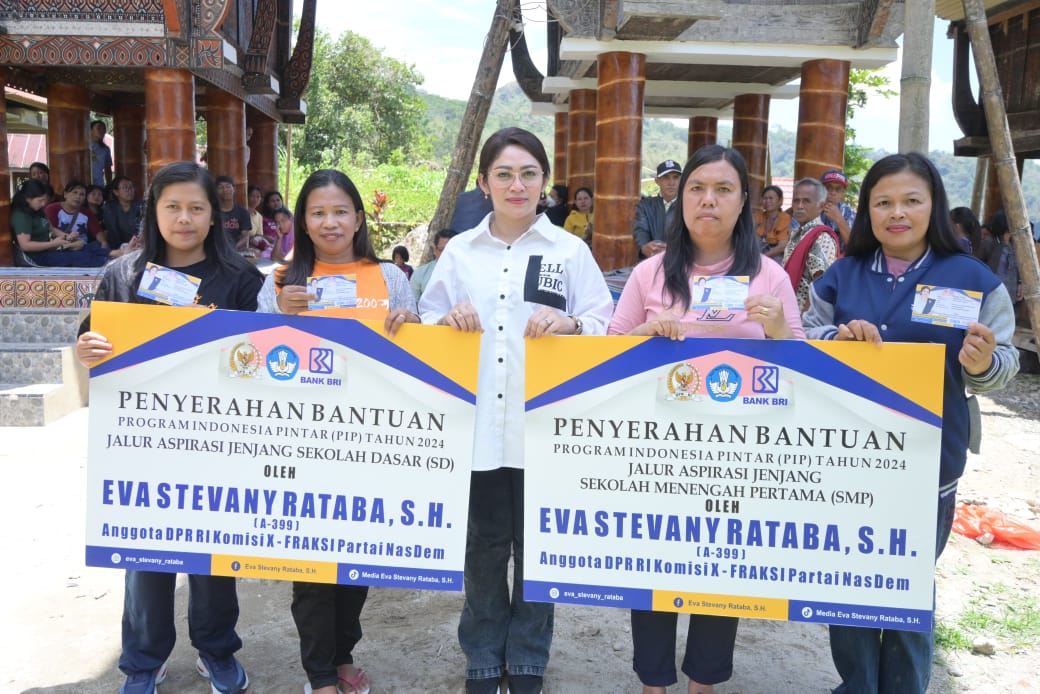 364 Pelajar di Kecamatan Sesean Terima PIP Aspirasi Eva Rataba Tahap I