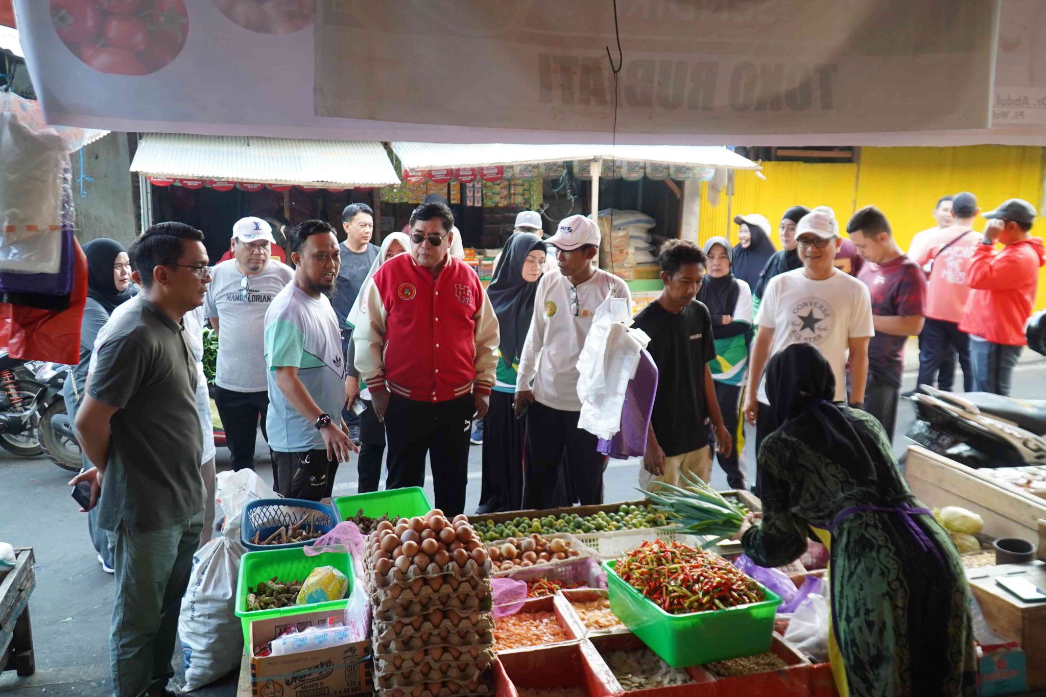 Pj Wali Kota Parepare Pantau Harga dan Stok Bahan Pokok di Pasar Lakessi