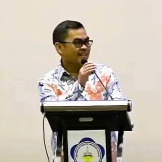 Zadrak Tombeg Ungkap Prestasi dan Potensi Wisata Tana Toraja di Wisuda UKI Paulus
