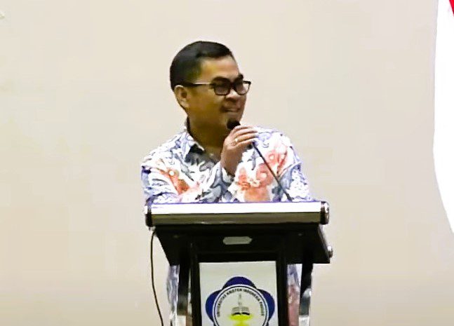 Zadrak Tombeg Ungkap Prestasi dan Potensi Wisata Tana Toraja di Wisuda UKI Paulus