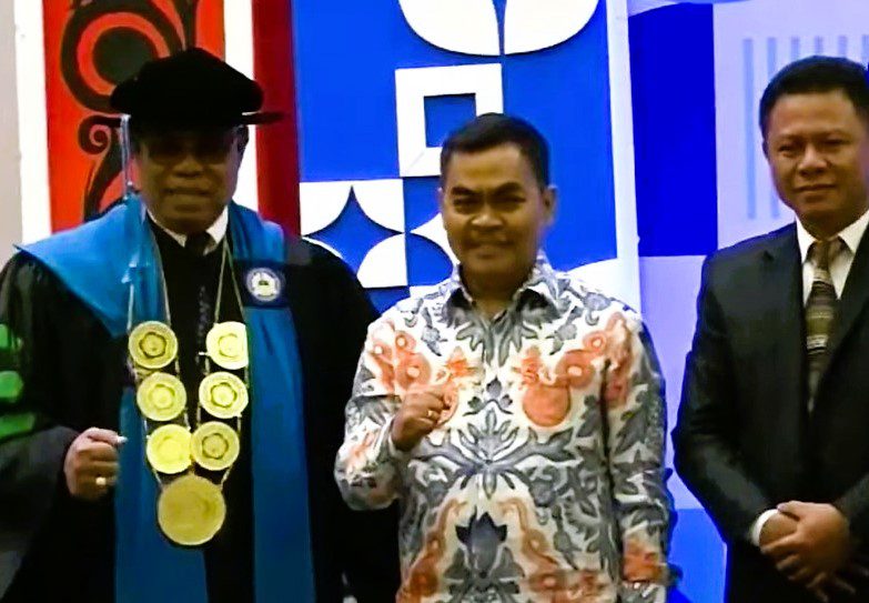 Zadrak Tombeg Ungkap Prestasi dan Potensi Wisata Tana Toraja di Wisuda UKI Paulus