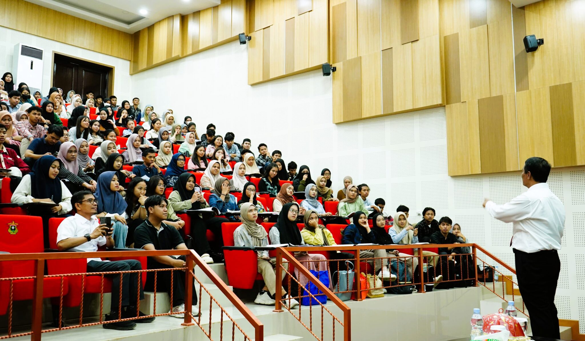 Menteri Pertanian Berikan Kabar Gembira di Universitas Hasanuddin Makassar 2 Menteri Pertanian Berikan Kabar Gembira di Universitas Hasanuddin Makassar