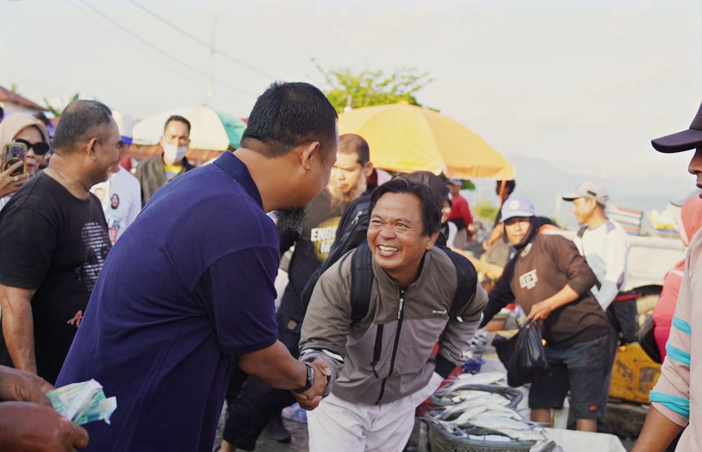 Andi Sudirman Sulaiman Blusukan ke TPI Palopo, Disambut Antusias Warga dan Nelayan