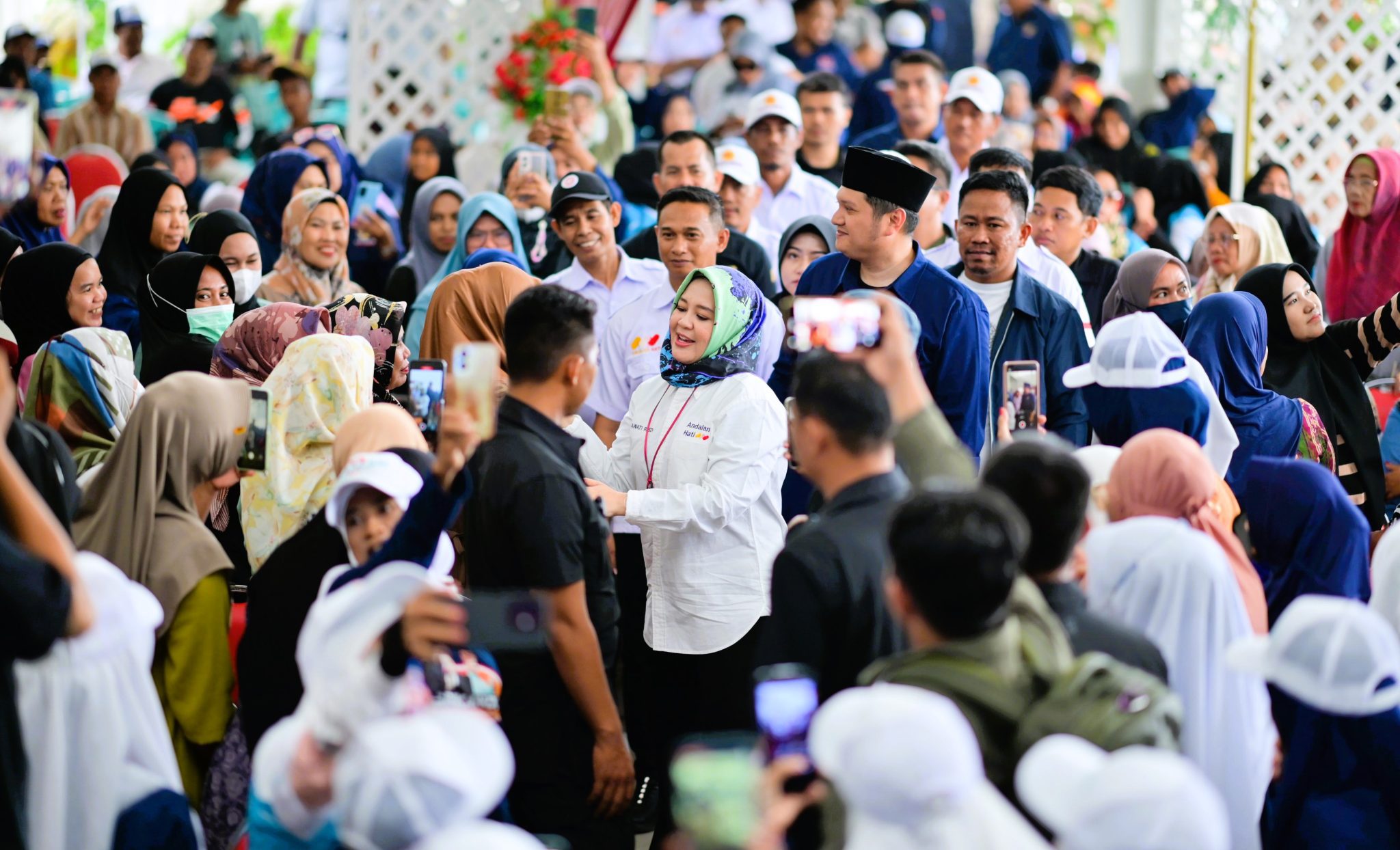 Ribuan Warga Sambut Fatmawati di Belopa, Dukung Andalan Hati untuk Sulsel Maju