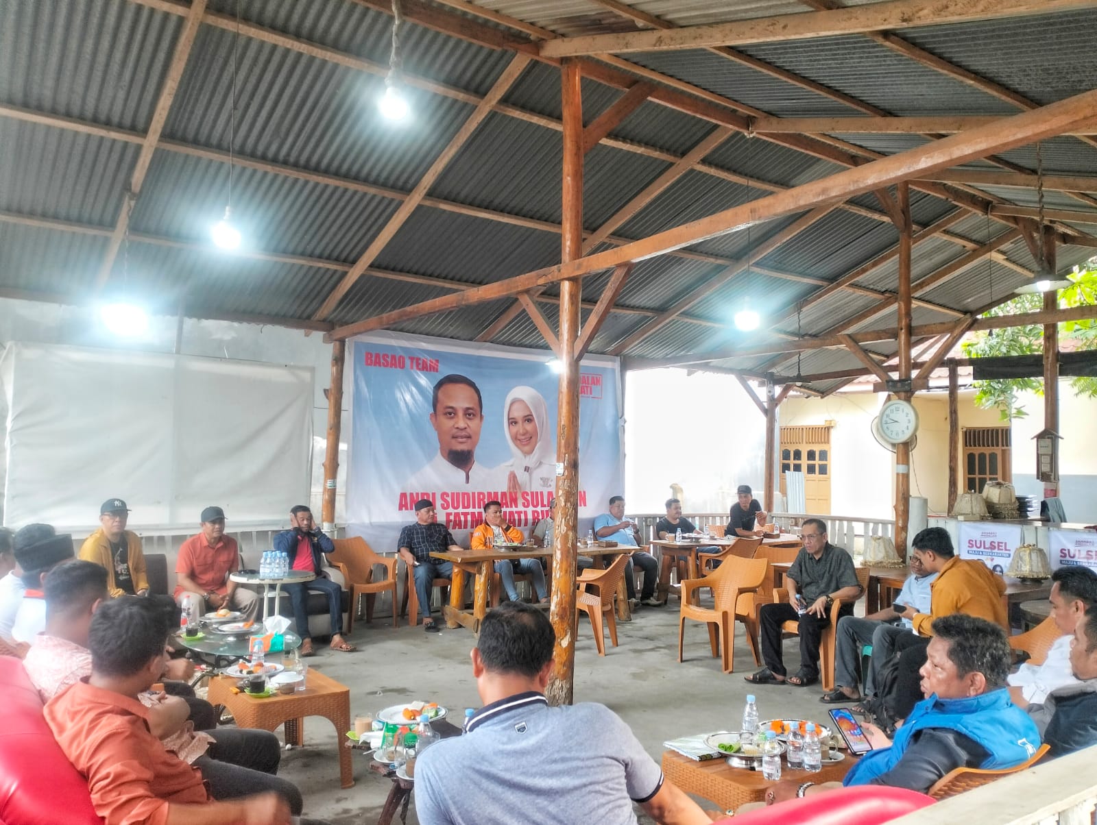 Petinggi Partai Politik, Relawan, dan Tokoh Masyarakat Bulukumba Pendukung Andalan Hati Gelar Rapat Internal