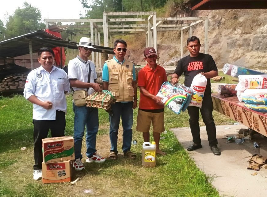 APDESI Tana Toraja Berikan Bantuan untuk Korban Kebakaran di Rantedada