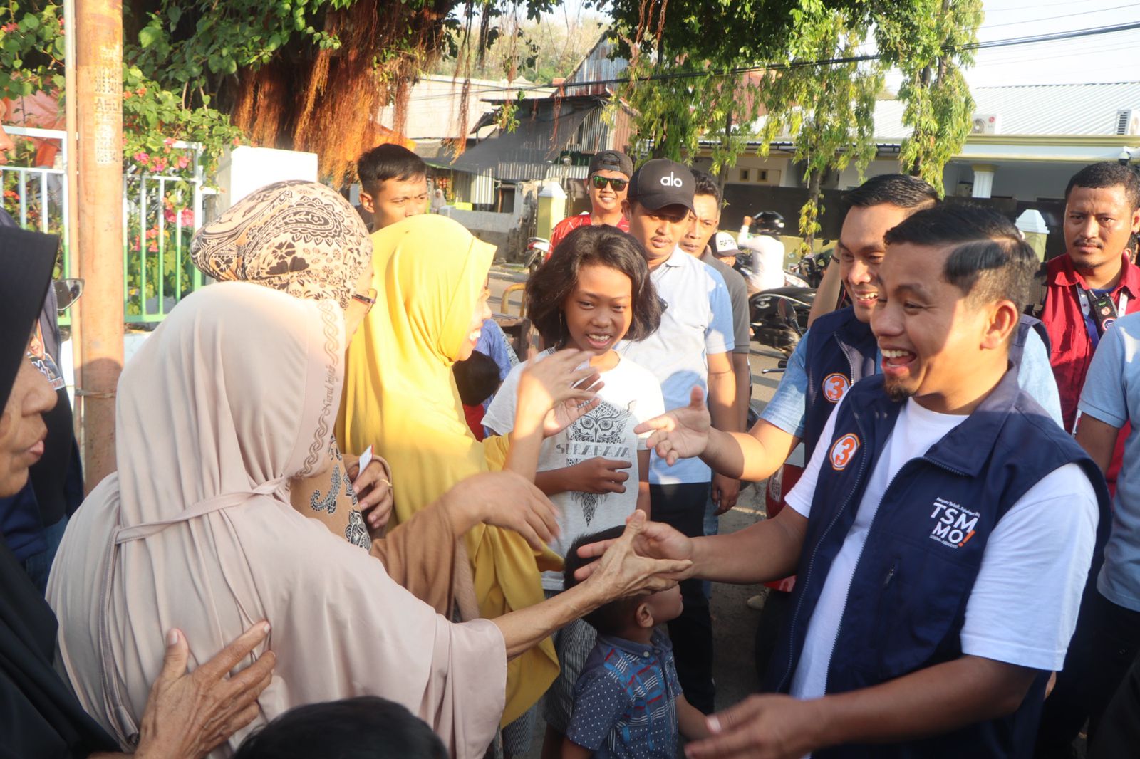Tasming Hamid dan Hermanto Lanjutkan Blusukan, Disambut Antusias Warga Kelurahan Labukkang