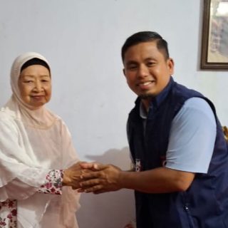 Tasming dan Hermanto Datang Minta Doa Restu ke Hj Surya Bachrong Sesepuh Keluarga Besar Bacukiki