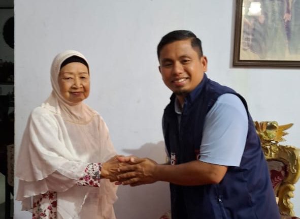 Tasming dan Hermanto Datang Minta Doa Restu ke Hj Surya Bachrong Sesepuh Keluarga Besar Bacukiki