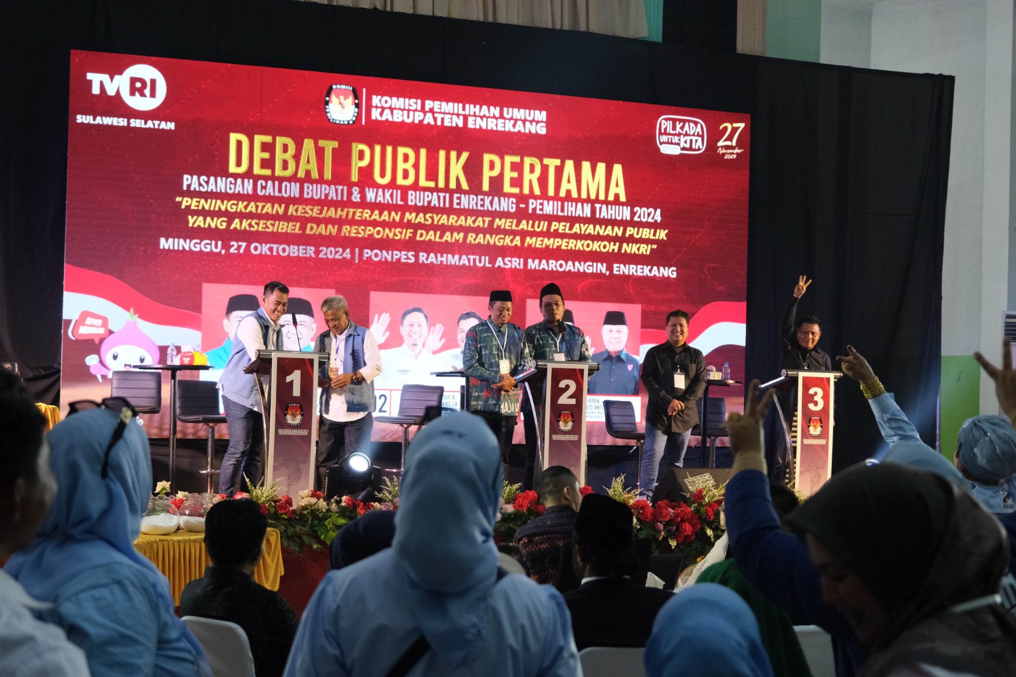 Ribuan Pendukung Paslon 02 Meriahkan Debat Publik Pilkada Enrekang