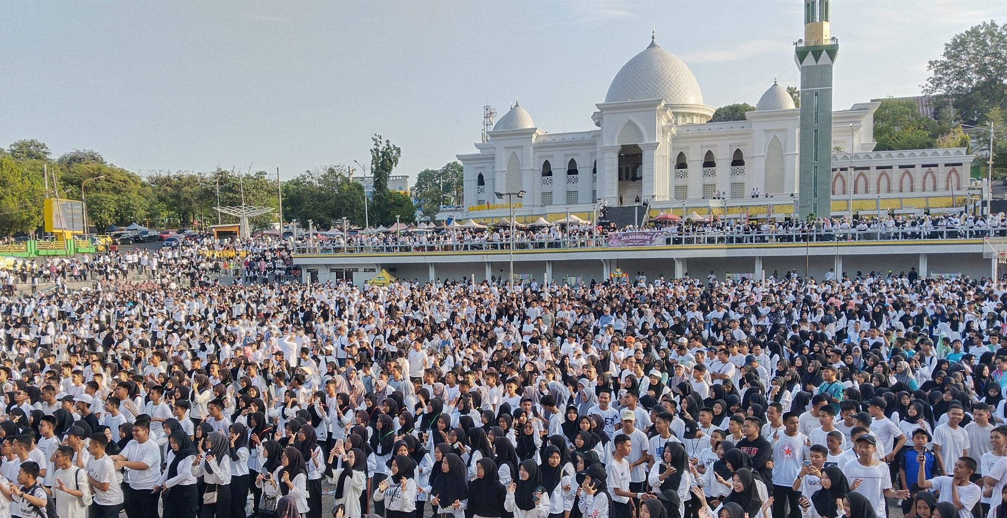 Soppeng Meriah: Andi Sudirman Ikuti Jalan Sehat 355 Tahun Sulsel 2 Soppeng Meriah: Andi Sudirman Ikuti Jalan Sehat 355 Tahun Sulsel