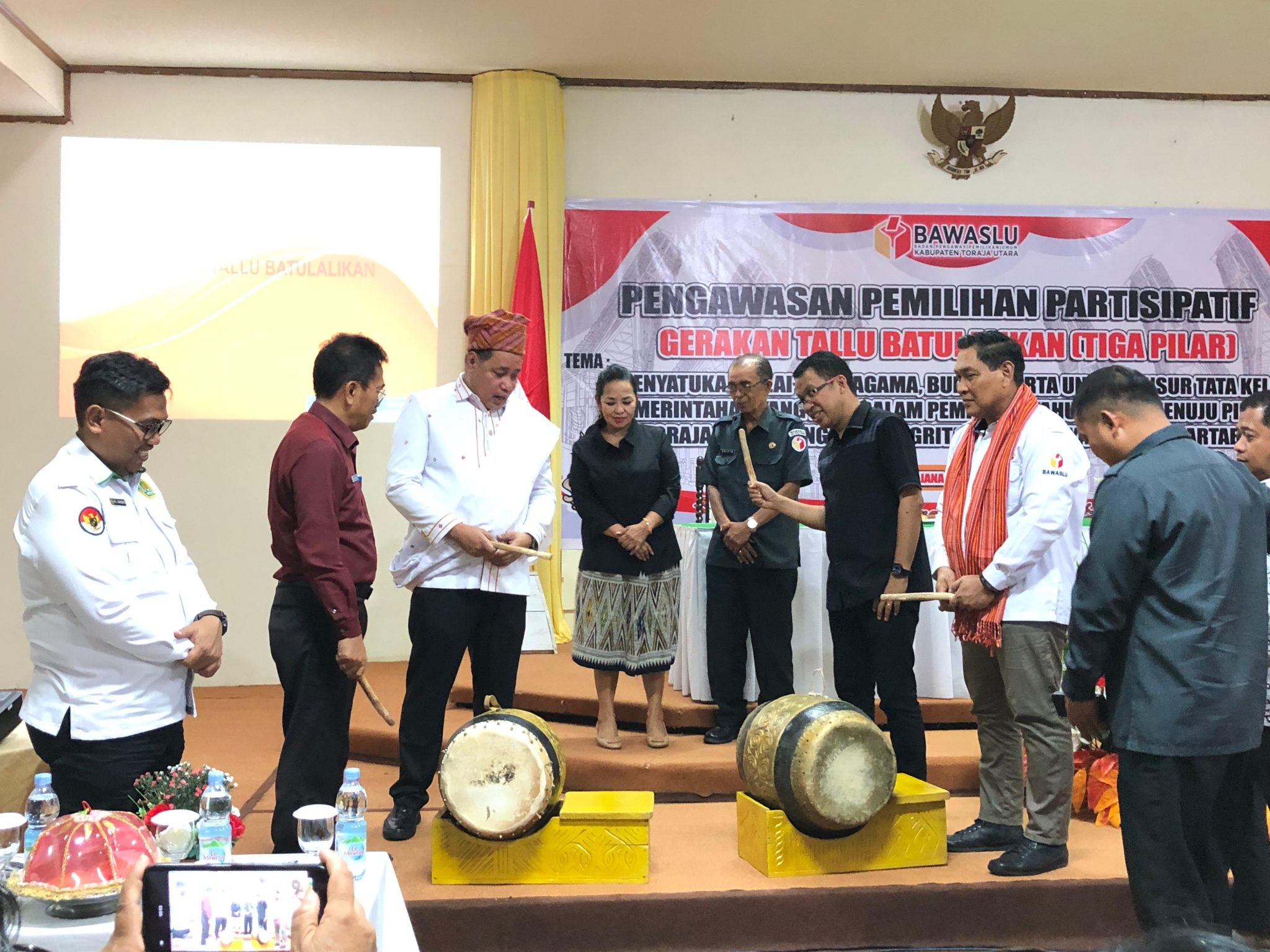 Pimpinan Bawaslu RI Buka Diskusi Pengawasan Partisipatif Gerakan Tallu Batu Lalikan Toraja Utara