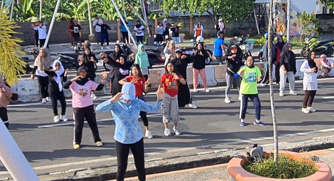 Senam Zumba Bersama Warga, Tasming Hamid Ajak Masyarakat Hidup Sehat