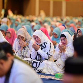 Fatmawati Hadiri Zikir dan Doa Bersama di Makassar
