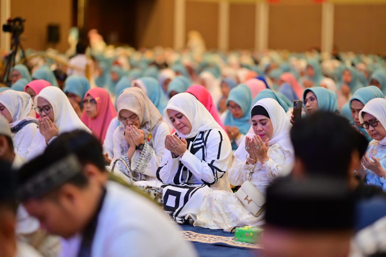 Fatmawati Hadiri Zikir dan Doa Bersama di Makassar