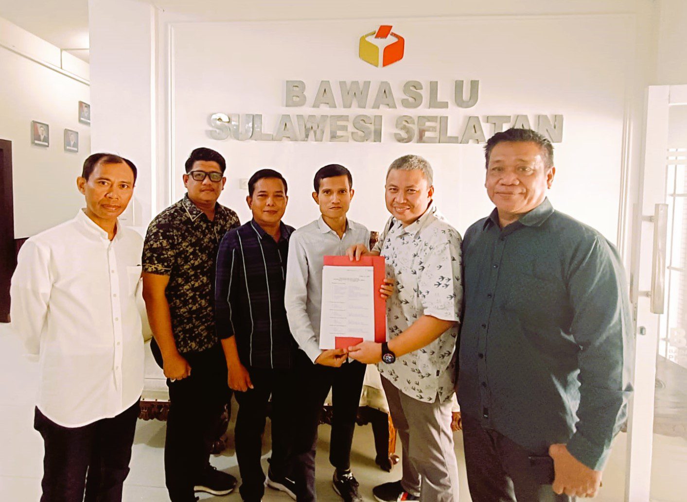 Dianggap Tidak Profesional Dalam Menjalankan Tugasnya, Bawaslu Bone Dilaporkan ke DKPP 1 Dianggap Tidak Profesional Dalam Menjalankan Tugasnya, Bawaslu Bone Dilaporkan ke DKPP