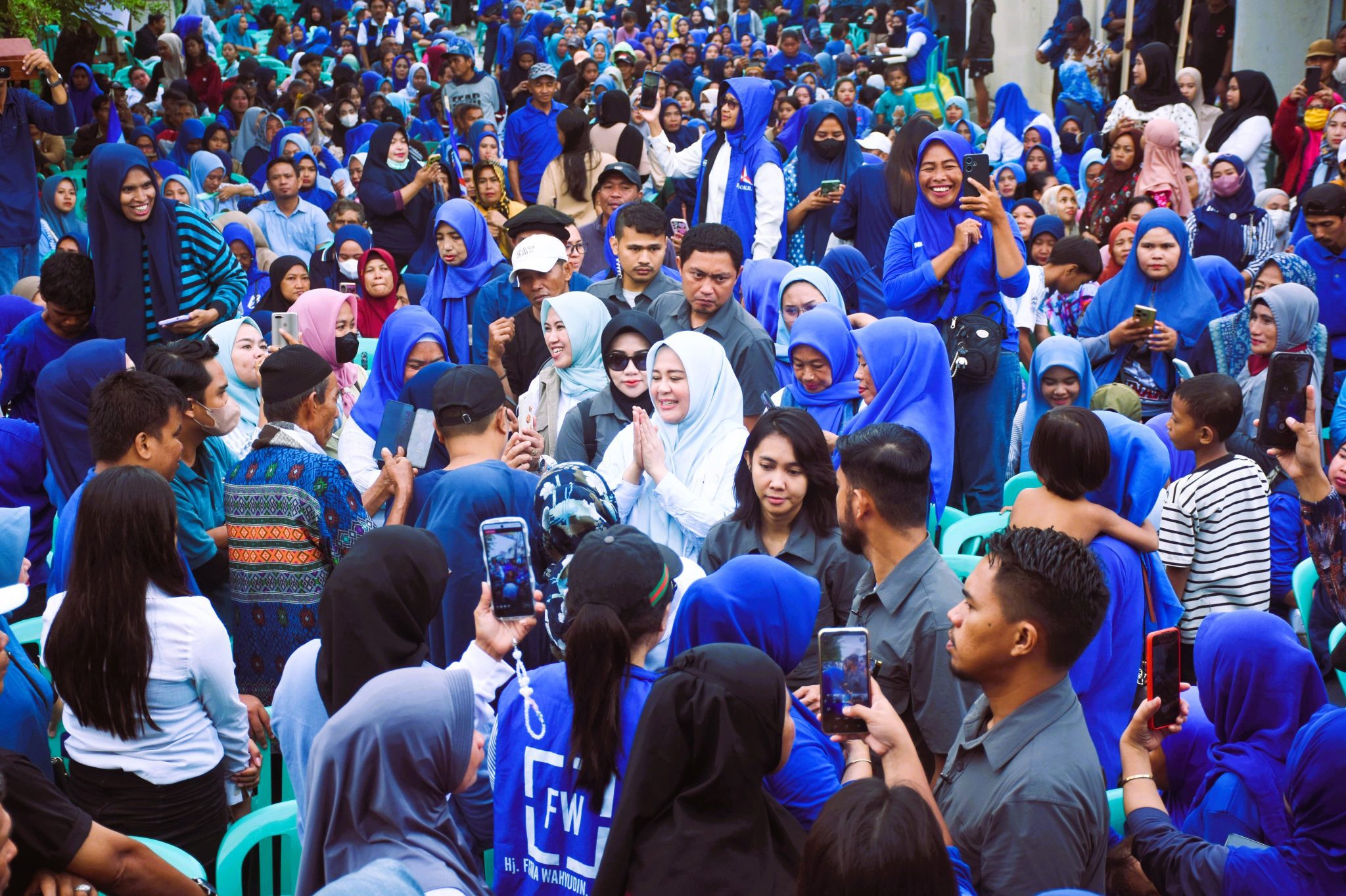 Ribuan Loyalis “Sahabat FW” Deklarasi Dukung Andalan Hati di Pilgub Sulsel