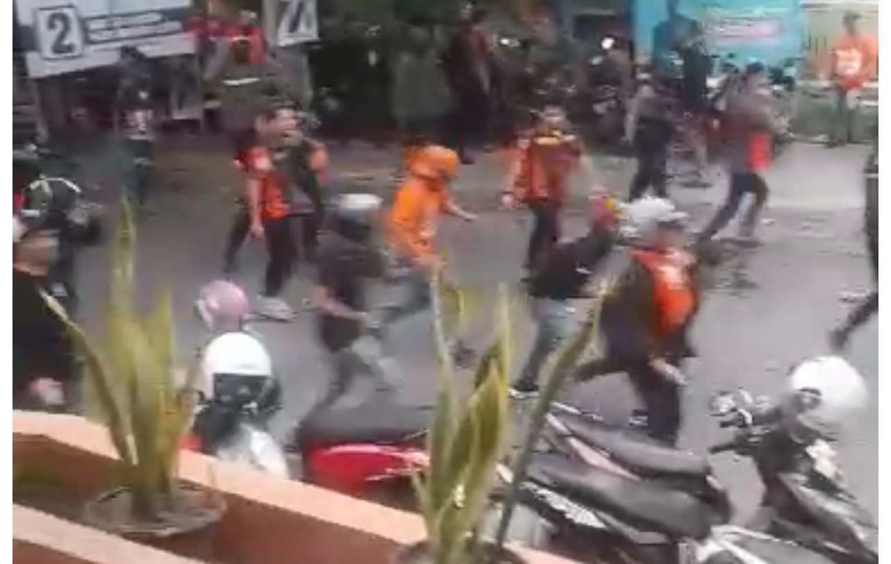 Relawan Andalan Hati diserang Relawan Danny-Azhar, Langsung Dipukul Mundur