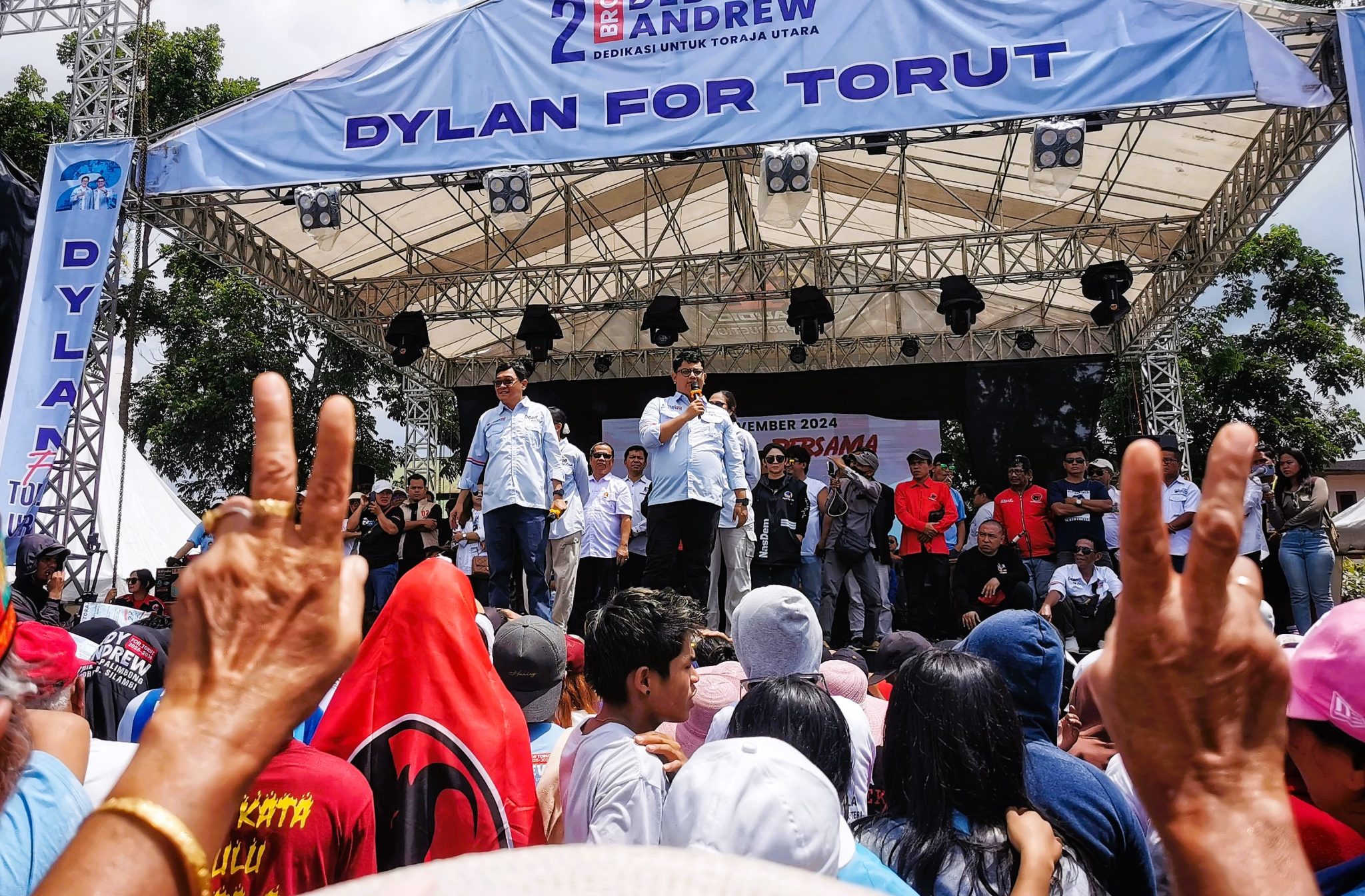 Dedy-Andrew Tegaskan Komitmen Perubahan dalam Kampanye Akbar di Toraja Utara 2 Dedy-Andrew Tegaskan Komitmen Perubahan dalam Kampanye Akbar di Toraja Utara