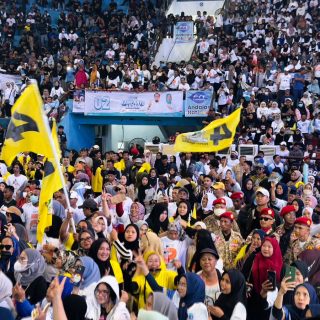 Hujan Tak Surutkan Semangat Pendukung Andalan Hati Padati GOR Sudiang