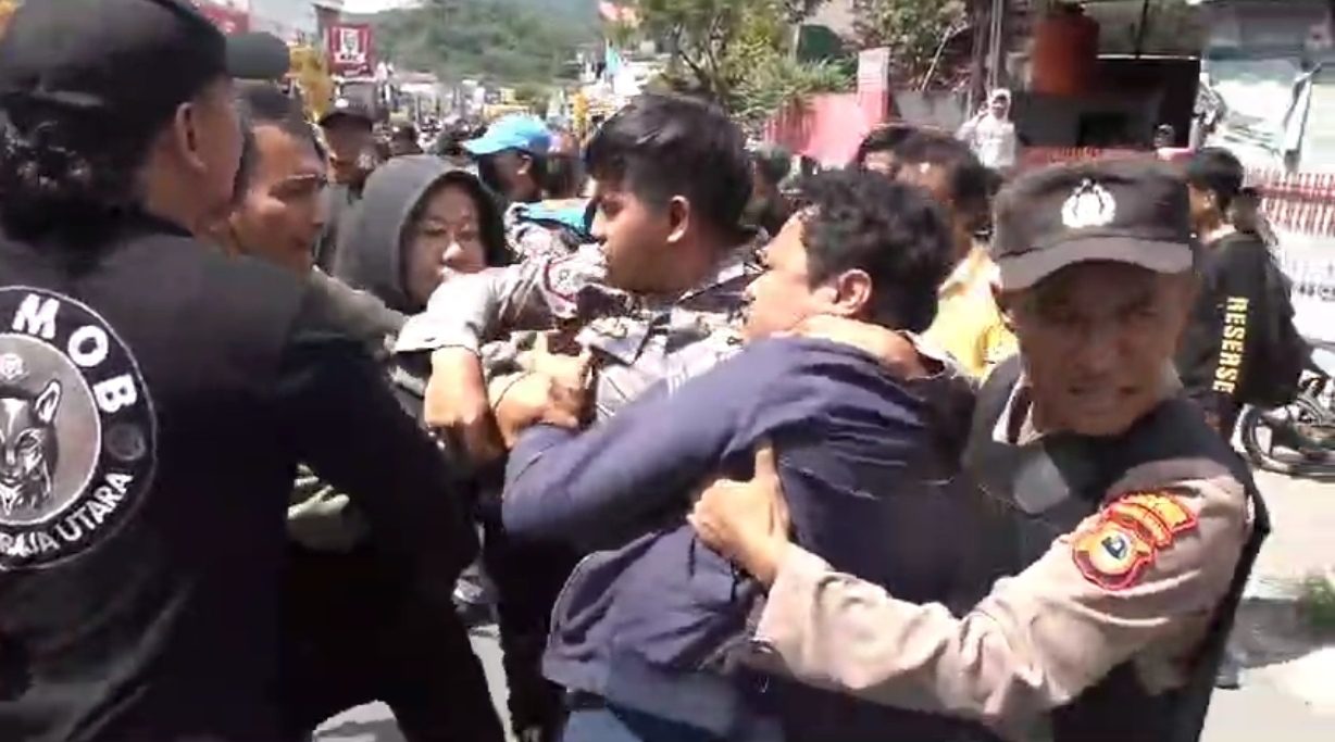 Ricuh Eksekusi Bangunan di Toraja Utara, Polisi dan Warga Bentrok