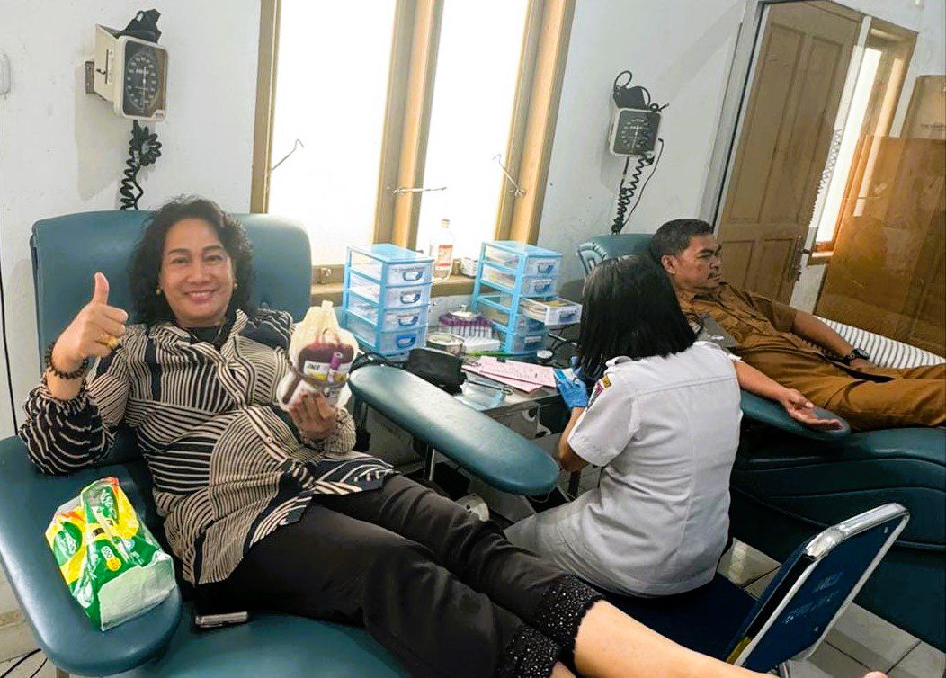 Patut Dicontoh! Wakil Bupati Tana Toraja dan Istri Rutin Donor Darah
