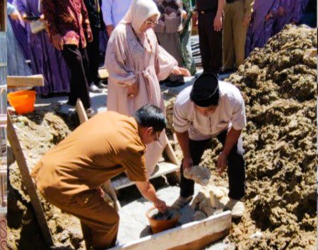 Wakil Bupati Tana Toraja Letakkan Batu Pertama Pembangunan Masjid Baiturrahman To’kaluku